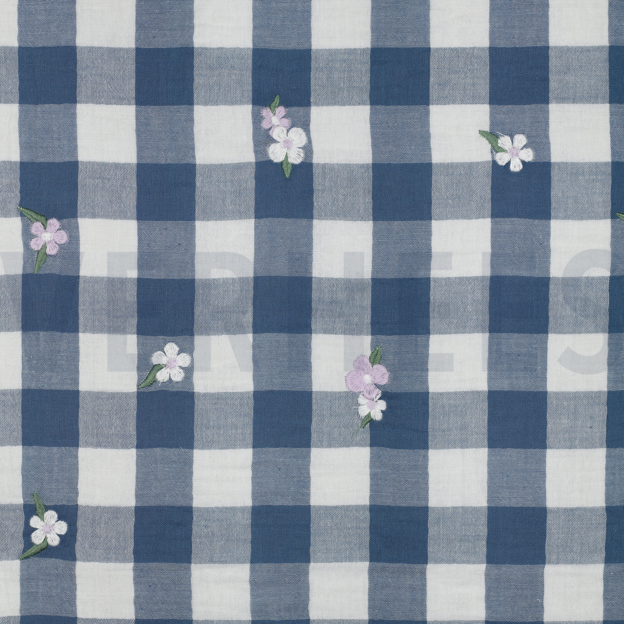 MUSSELIN KAROS STICKEREI BLUMEN BLAU (high resolution)