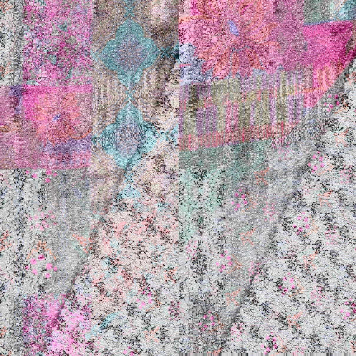 DOUBLE GAUZE GEWATTEERD DIGITAAL BLOEMEN LICHTROZE (high resolution)