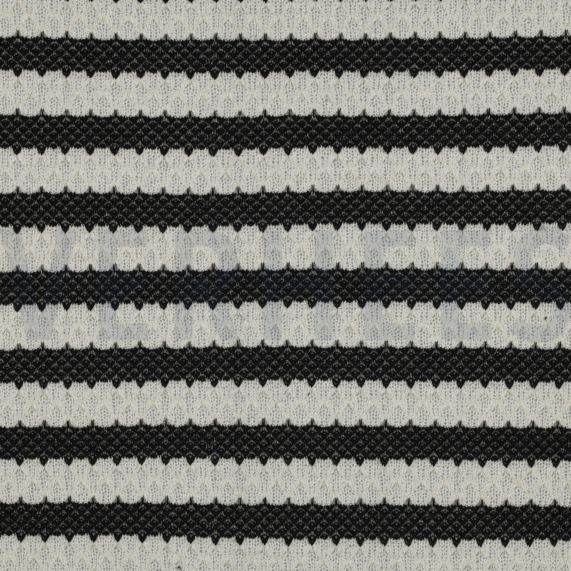 STRICK JACQUARD SCHWARZ GOLD LUREX (high resolution)