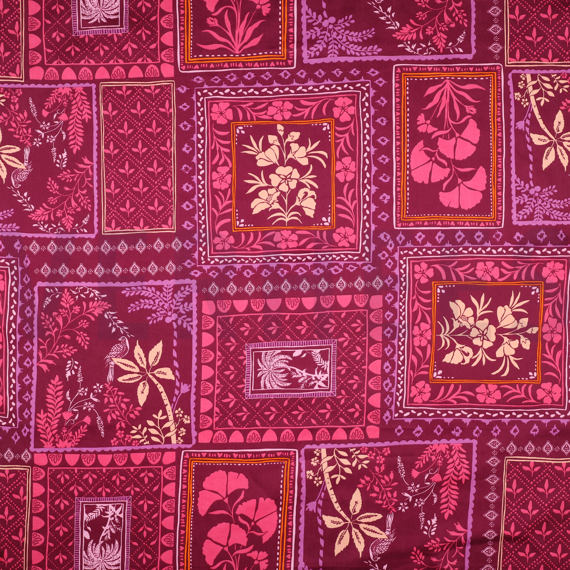 KATOEN SATIJN PATCHWORK BLOEMEN FUCHSIA (high resolution)