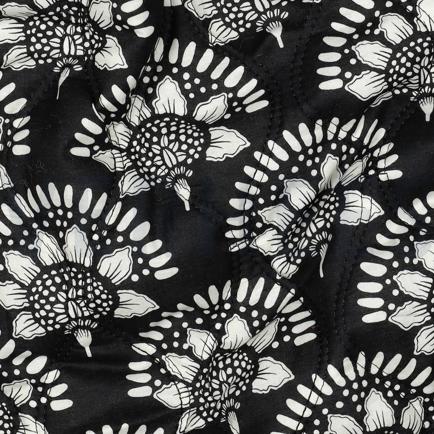 KATOENEN VOILE GEWATTEERD BLOEMEN ZWART (hover)