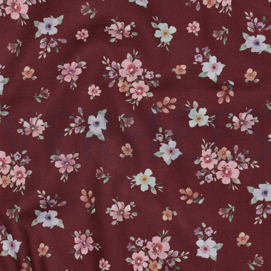 FIJNGEWEVEN KATOENEN POPLIN DIGITAAL BLOEMEN BORDEAUXROOD (hover)