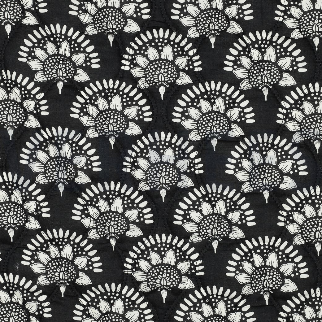 BAUMWOLLE VOILE GESTEPPT BLUMEN SCHWARZ