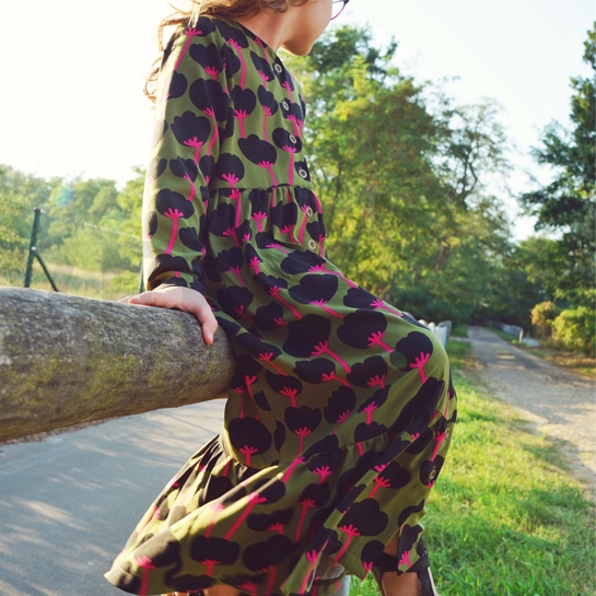 LENZING™ ECOVERO™ MOHNBLUMEN NERIDA HANSEN DUNKELGRÜN #7