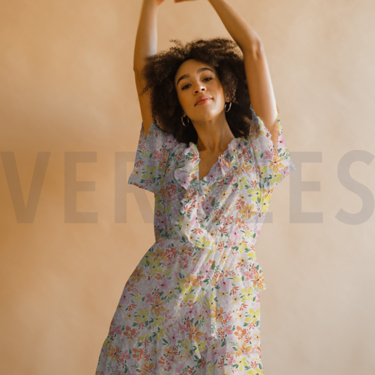 VISCOSE DOBBY DIGITAAL BLOEMEN WIT #7