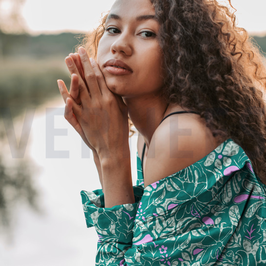 KATOEN SATIJN BLOEMEN PETROL #7