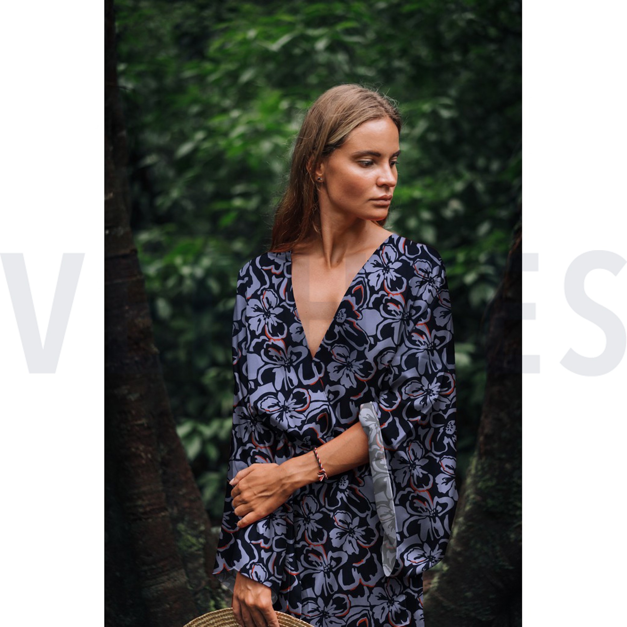 LENZING™ ECOVERO™ BLUMEN MARINEBLAU (high resolution) #7