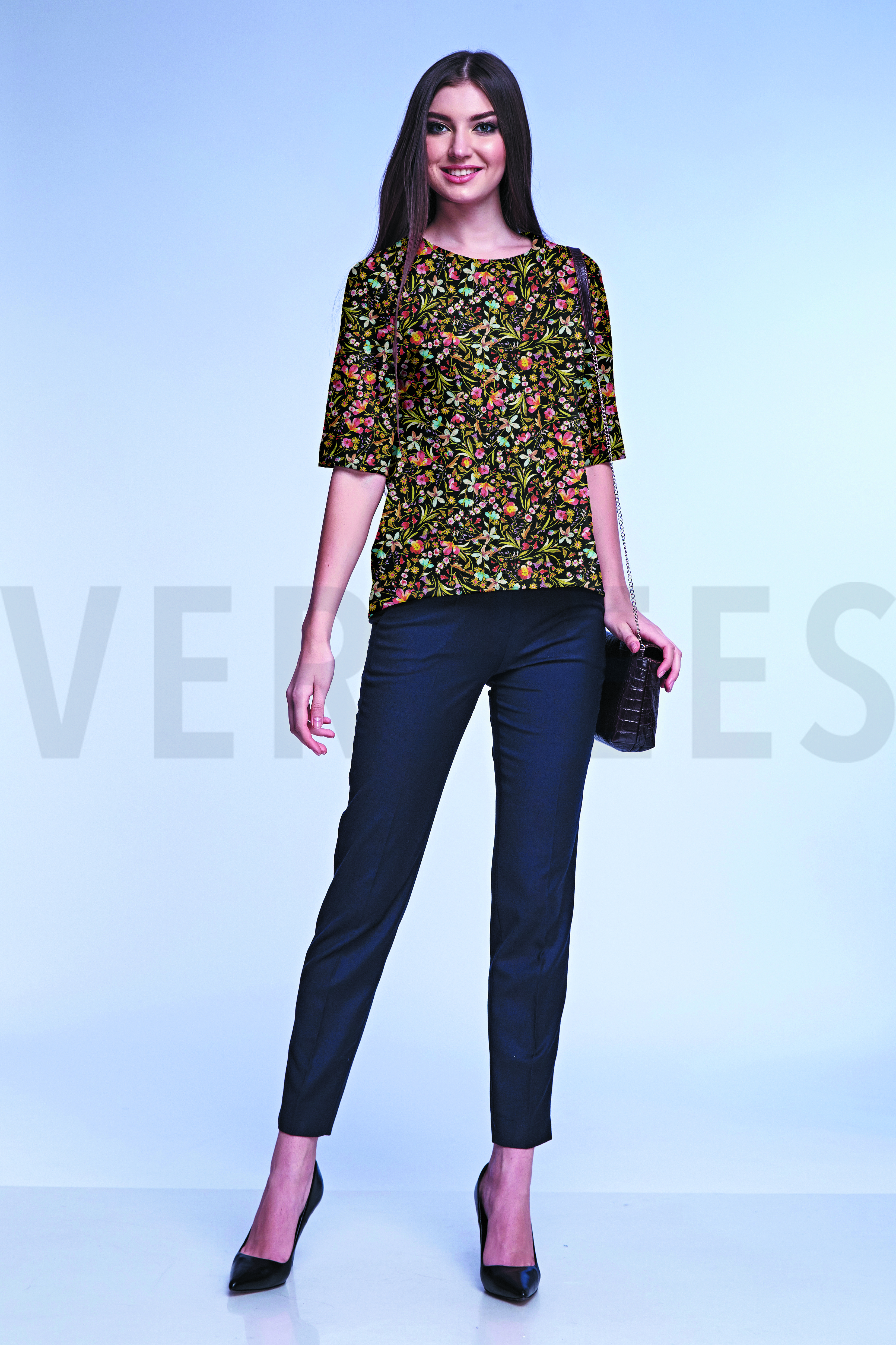 VISCOSE JERSEY DIGITAAL BLOEMEN WIT #7